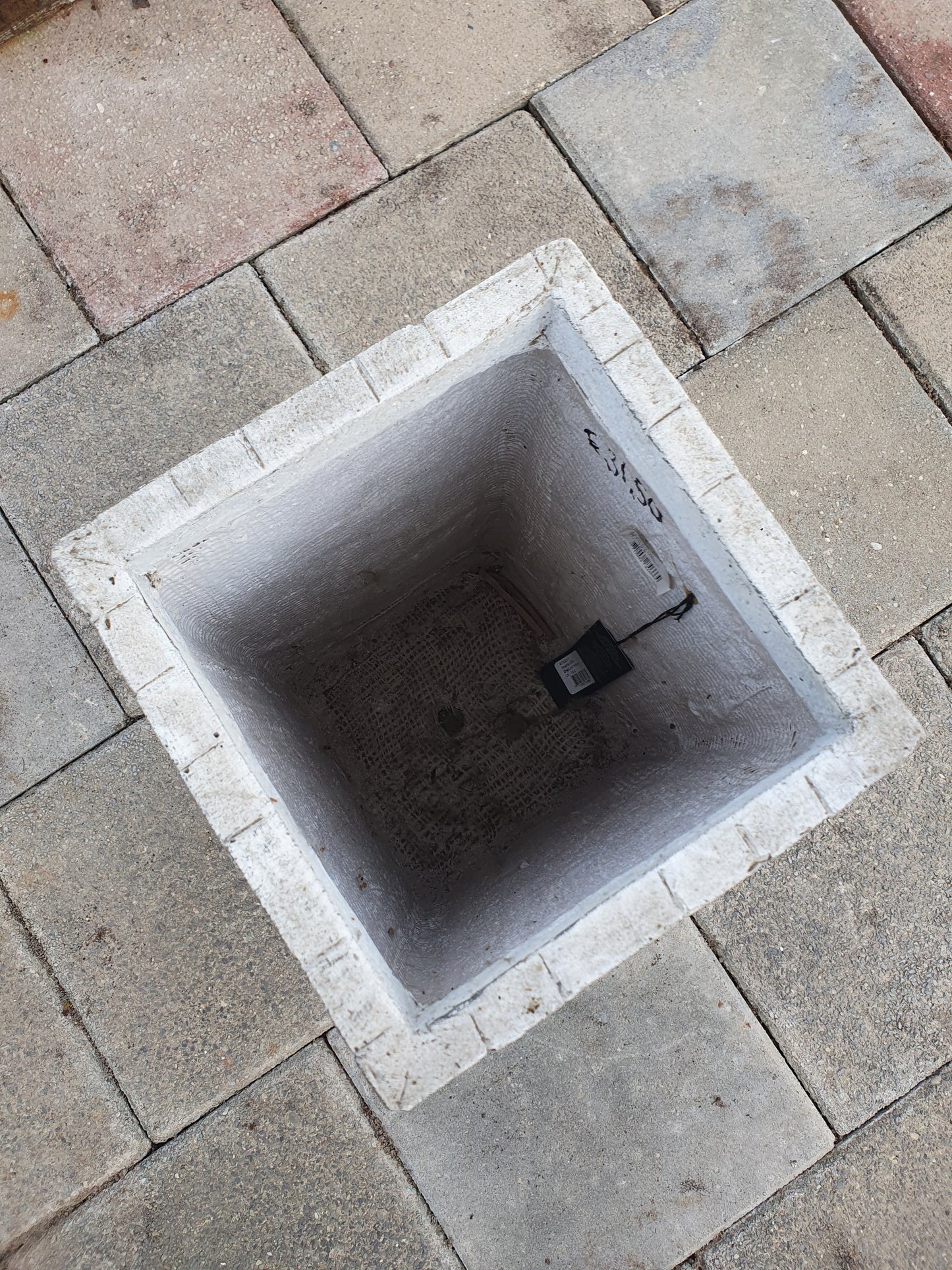 Wit gestreepte pot